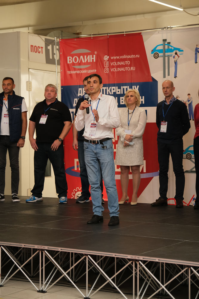 90 студентов из десяти колледжей Москвы и Московской области, а также 10 мастеров производственного обучения приняли участие в «Празднике рабочих профессий» в ТЦ «ВОЛИН»