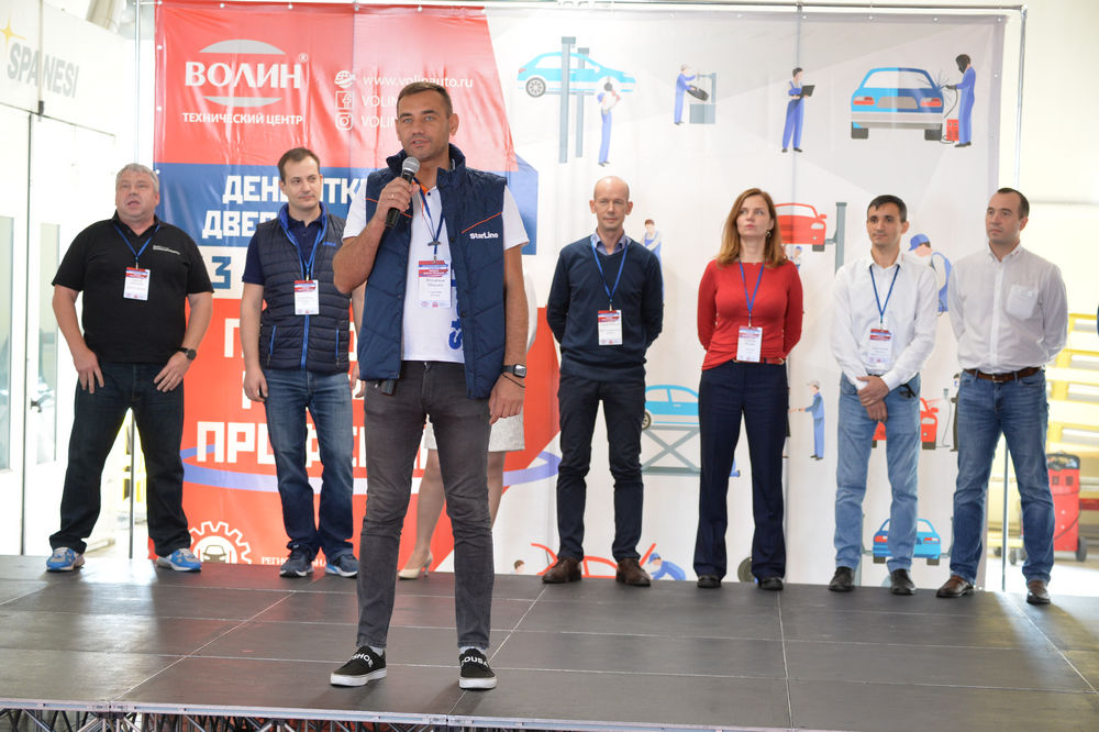90 студентов из десяти колледжей Москвы и Московской области, а также 10 мастеров производственного обучения приняли участие в «Празднике рабочих профессий» в ТЦ «ВОЛИН»