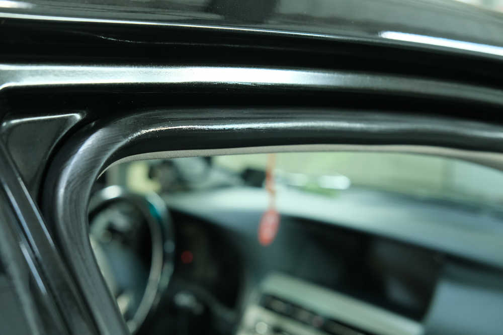 Смазка резиновых уплотнений дверей автомобиля в Техническом Центре «ВОЛИН»