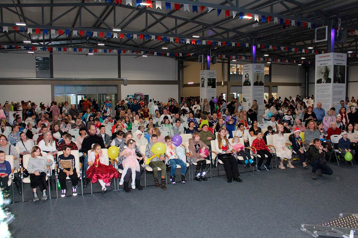В рамках ежегодной акции «Как сказка в дом приходит» в «ВОЛИН-ЭКСПО» прошёл Благотворительный бал, на собравший около 500 детей и более 200 волонтеров, организаторов и представителей площадок проведения мастер-классов